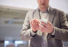 Horst Seehofer chce, by mieszkańcy Niemiec otrzymywali SMS-y z ostrzeżeniami przed poważnymi zagrożeniami