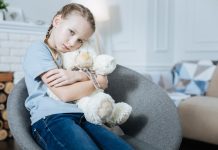 Dolna Saksonia: sąd częściowo odebrał rodzicom prawo do opieki nad dziećmi, gdyż przestały chodzić do szkoły