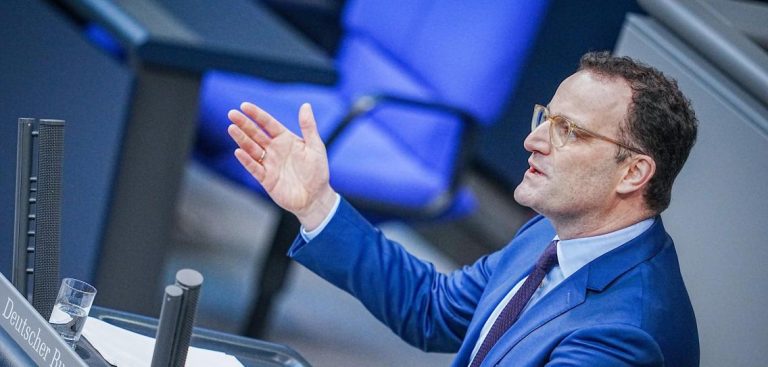 Jens Spahn: „Trzeba zatrzymać nieuregulowane ruchy migracyjne. Jeśli będzie to konieczne również siłą”