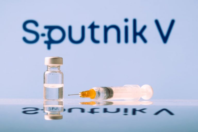 Söder na własną rękę zamawia szczepionkę Sputnik V: 2,5 mln dawek dla Bawarii