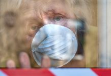 Saksonia: Nieszczepieni będą mieli wstęp tylko do supermarketów i kościołów