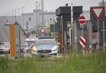 Strzały na terenie fabryki Mercedesa w Sindelfingen: jedna osoba nie żyje