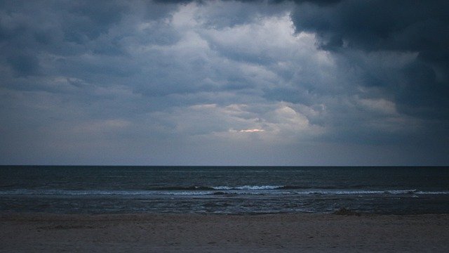 Niemiecka Służba Meteorologiczna (DWD) ostrzega przed silnym wiatrem i burzami – w połowie tygodnia powróci zima