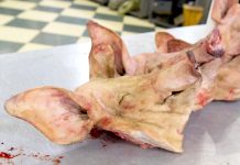 Niemcy: Szczątki świni pod meczetem. Sprawą zajmuje się Staatsschutz