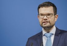 Buschmann chce zmienić sytuację prawną par lesbijskich w Niemczech