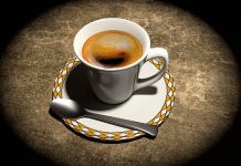 Sprzątaczka zrobiła sobie 10-minutową przerwę na kawę – niemiecki sąd uznał, że pracodawca miał prawo zwolnić ją w trybie natychmiastowym