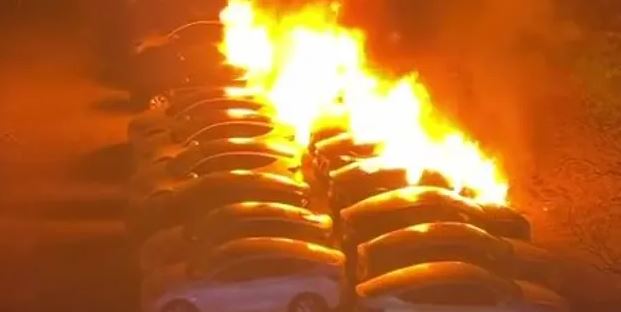 Frankfurt: Dziesięć samochodów marki Tesla stanęło w ogniu