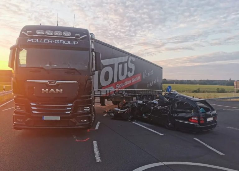 Ojciec (44) i syn (5) zginęli w tragicznym wypadku na drodze krajowej nr 71 w Saksonii-Anhalt