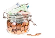 Wyrok niemieckiego sądu pracy: zwolnienie w trybie natychmiastowym z powodu przywłaszczenia sobie napiwków przez pracownika jest zgodne z prawem