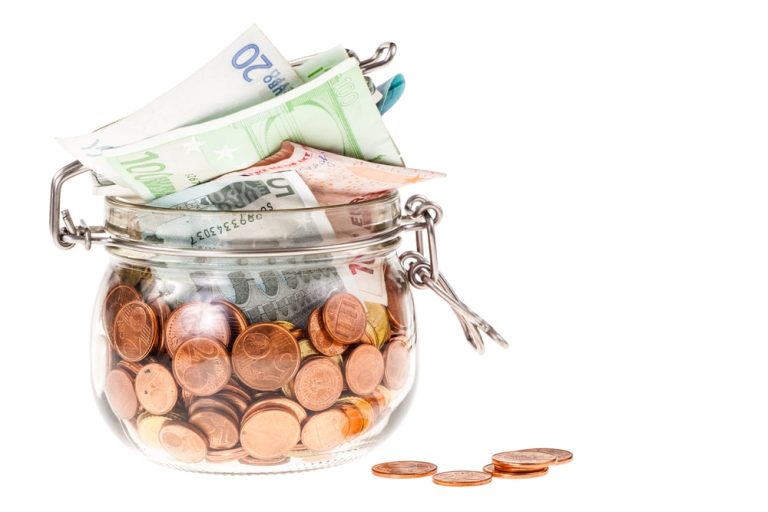 Wyrok niemieckiego sądu pracy: zwolnienie w trybie natychmiastowym z powodu przywłaszczenia sobie napiwków przez pracownika jest zgodne z prawem