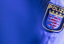 Symbole antykonstytucyjne na czacie – nowe dochodzenie przeciwko funkcjonariuszom policji we Frankfurcie