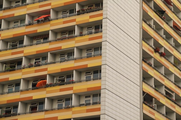 Niemcy: więcej niż jedna na dziesięć osób żyje w przeludnionych mieszkaniach