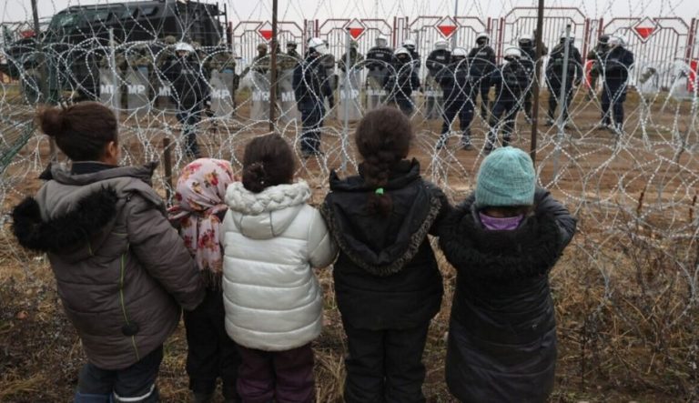 Policja Federalna: Nowa fala uchodźców przetacza się w kierunku Niemiec. Granica z Polską „punktem zapalnym”