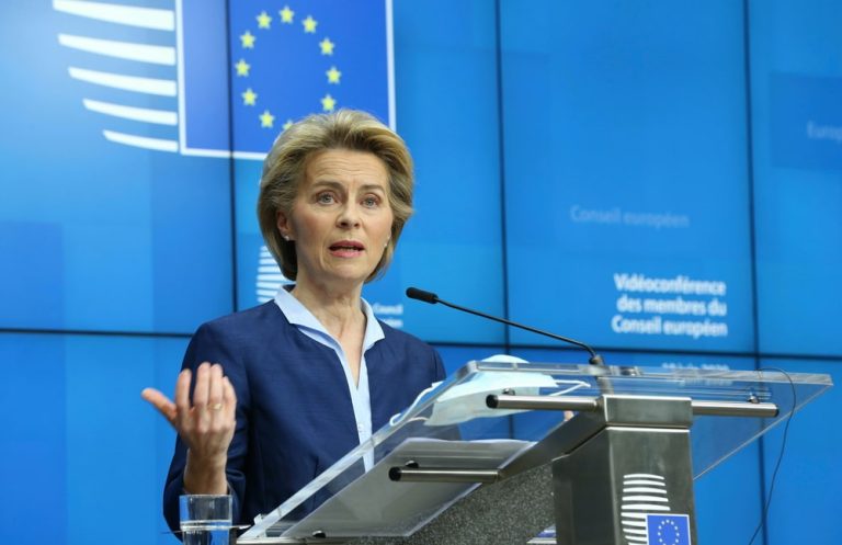 Nie tylko węgiel? Von der Leyen grozi Putinowi wprowadzeniem embarga również na ropę