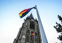 Watykan: Katoliccy księża mogą błogosławić pary homoseksualne