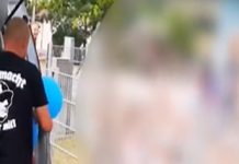 Nagranie z Sonneberg w Turyngii: mężczyzna w koszulce z napisem „Wehrmacht wieder mit” rozdaje dzieciom balony