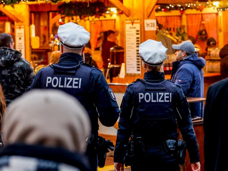 Służby udaremniły planowany atak na jarmark w Bawarii. Jeden z podejrzanych miał wzywać do niego w meczecie