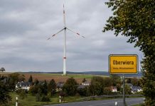 Niemcy: Wiatrak za 10 mln euro zostanie rozebrany po 2,5 roku. Mieszkańcy nie wytrzymali hałasu