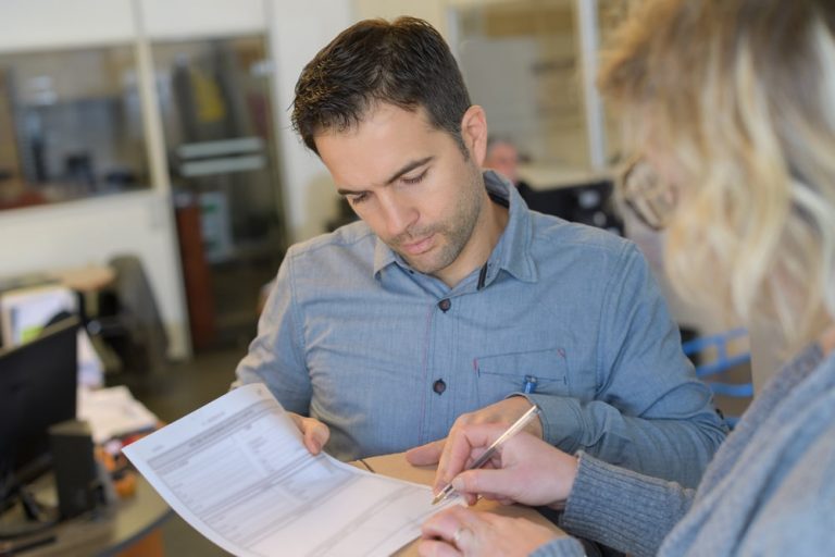 Wymeldowanie w Niemczech: Dowiedz się jakie obowiązują terminy i czy można wymeldować się online!