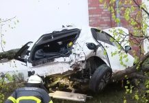 Hamburg: Samochód uderzył w supermarket – jedna osoba nie żyje, kierowca uciekł z miejsca wypadku