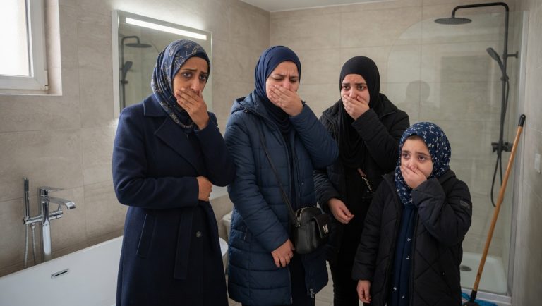 Fekalia zalały mieszkanie w Berlinie. „Wszystko wylewało się z toalety i wanny” – dramat rodziny w budynku socjalnym