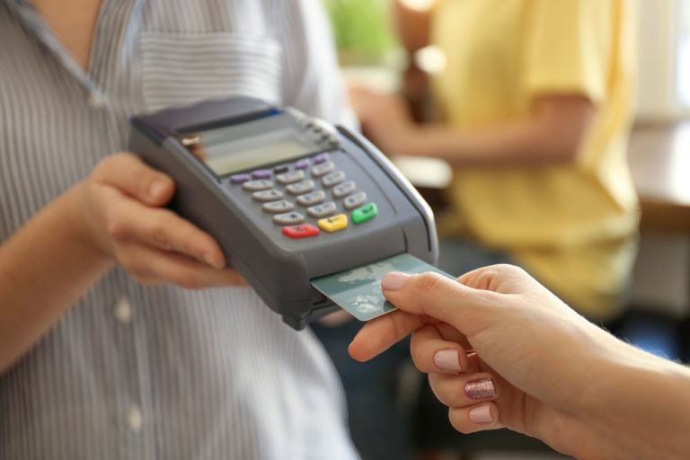 Niemcy: dlaczego od wtorku w niektórych supermarketach nie można dokonać płatności kartą?