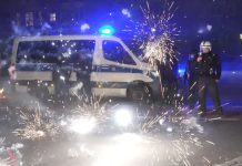 Strzelanie fajerwerkami jest w Niemczech dozwolone tylko 31.12. i 01.01. Inaczej grozi grzywna do 10 000 euro!