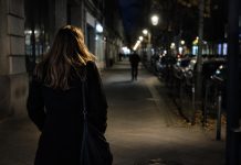 „Wieczorem jako kobieta boję się wyjść z domu”. Coraz więcej Niemek mówi o strachu w przestrzeni publicznej