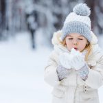 śnieg, opady śniegu, dziewczynka ze śniegiem